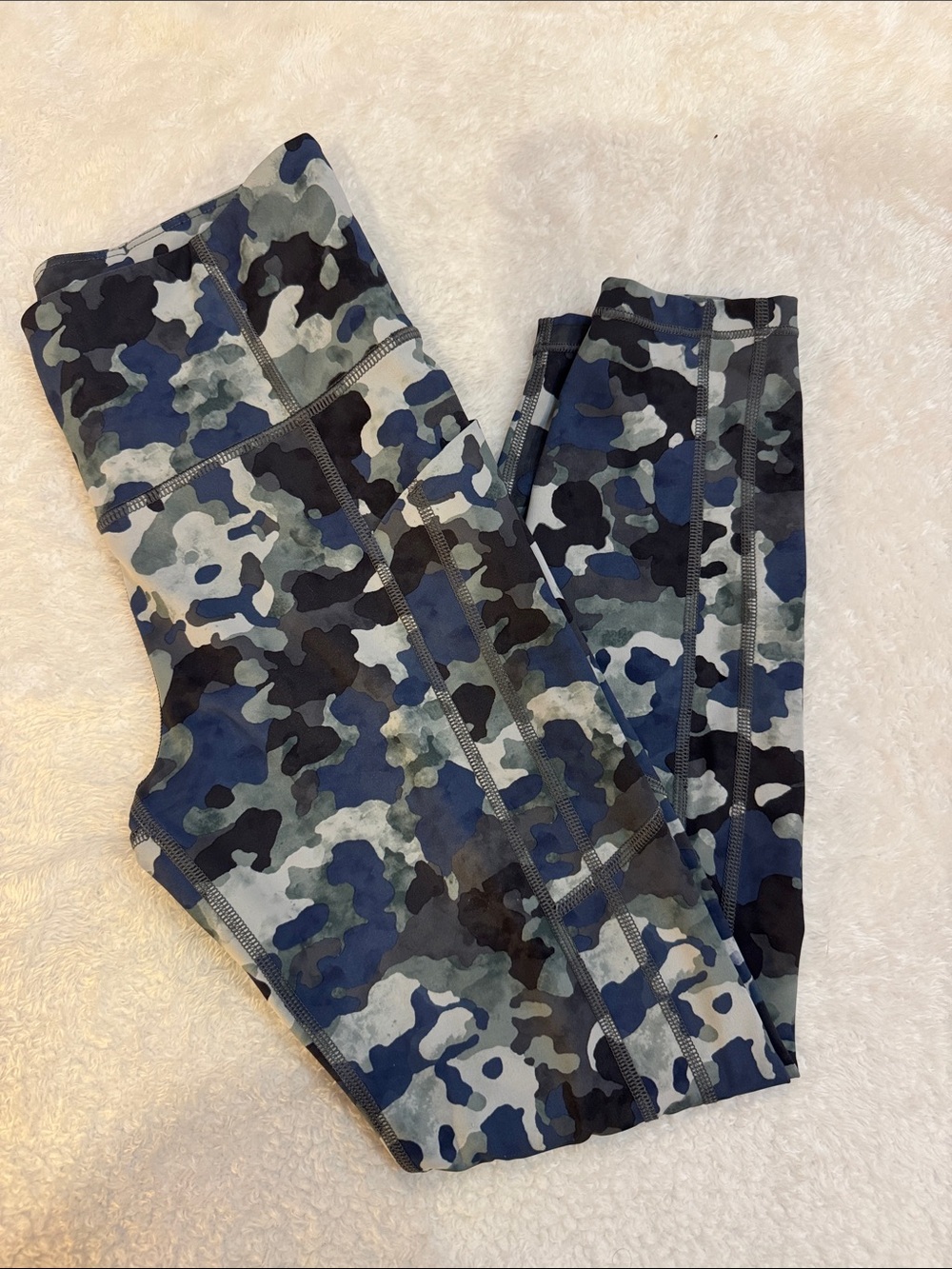 Athleta Ultimate Stash 7/8 Blue & Gray Camo Leggings
